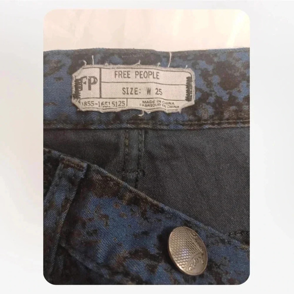 Free People Blue Black Velvet  Snake Print Accent Skinny Jeans Size 25 - Picture 8 of 10